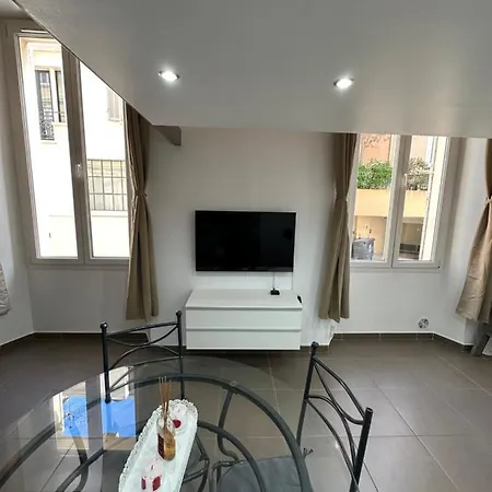 Centre Apartment *