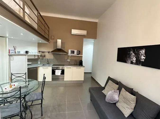 Centre Apartment *